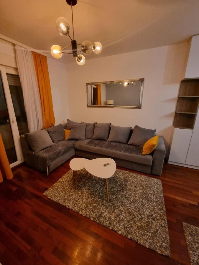 5 Star Apartment 포드고리차 외부 사진