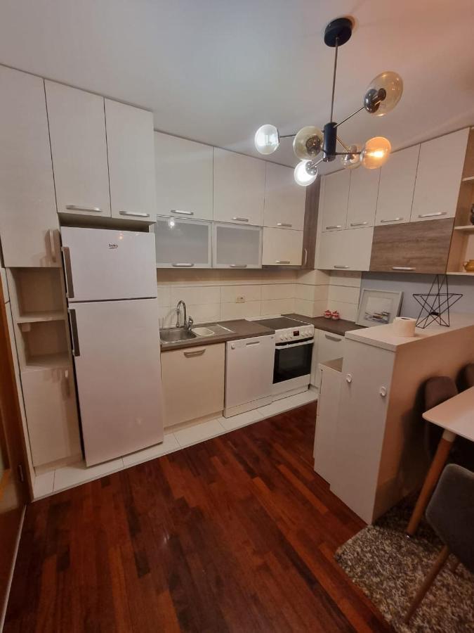 5 Star Apartment 포드고리차 외부 사진