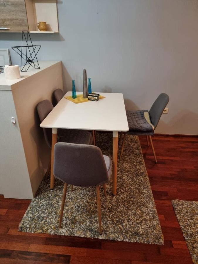 5 Star Apartment 포드고리차 외부 사진