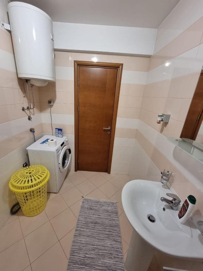 5 Star Apartment 포드고리차 외부 사진