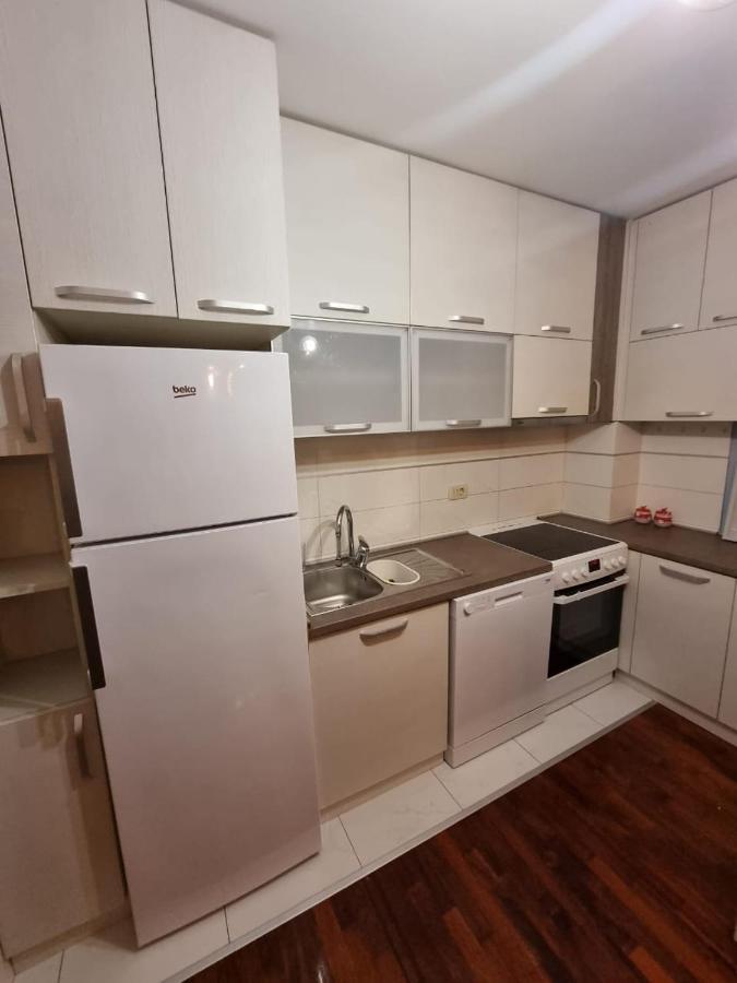 5 Star Apartment 포드고리차 외부 사진
