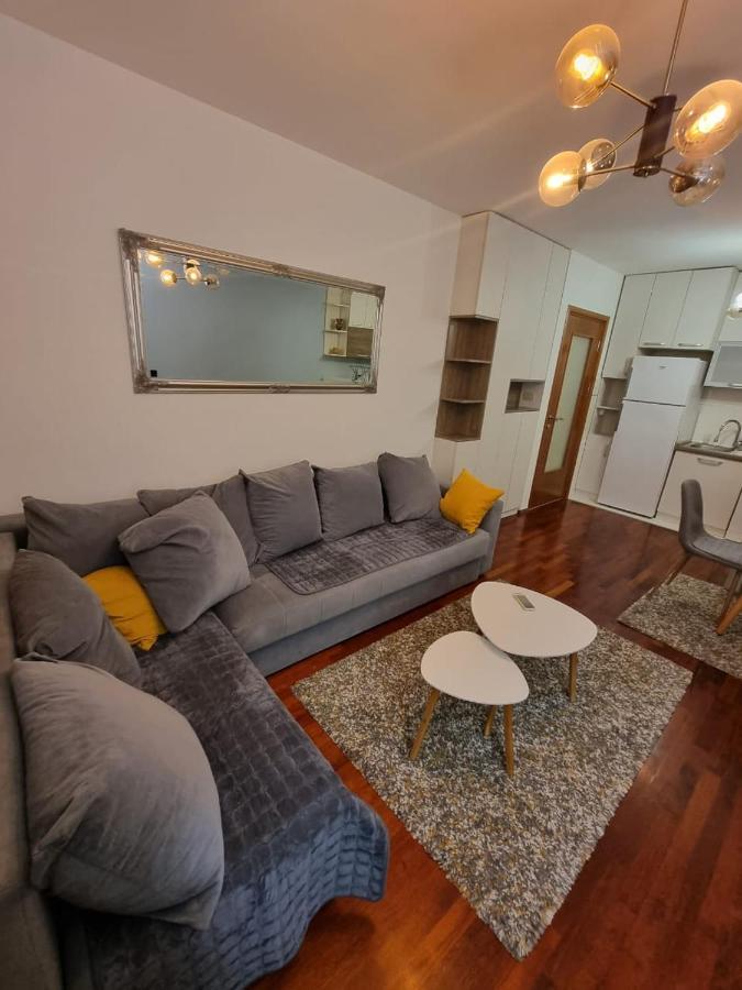 5 Star Apartment 포드고리차 외부 사진