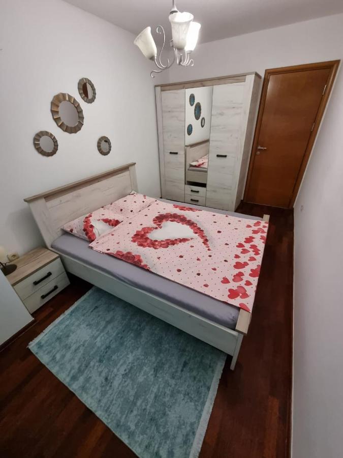 5 Star Apartment 포드고리차 외부 사진